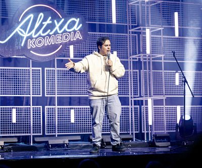 JULEN PORTILLO, tiktoker eta oholtza gaineko umoregilea